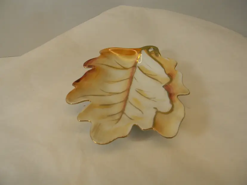 Vtg. Ucago China Occupied Japan Ceramic Leaf Trinket Dish