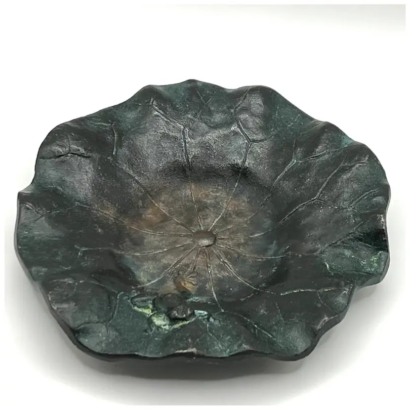 Round Ruffled Edges Heavy Metal Ashtray Trinket Dish Lily Pad Leaf with Frog 5.5 in Diameter