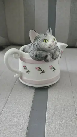 Vintage Mann Rotating Music Box Cat in Watering Can Kitten Japan 1982 Porcelain WORKS