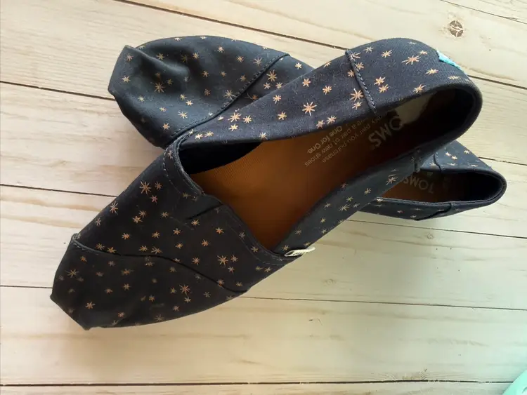 Size 8 Tom's Slip Ons Star Patterned Peter Pan Bounding Look Bin 1