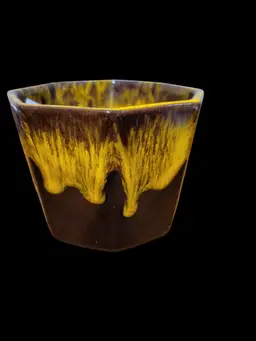 Blue mountain pottery yellow drip glaze planter pottery 4.5" t x 5" w