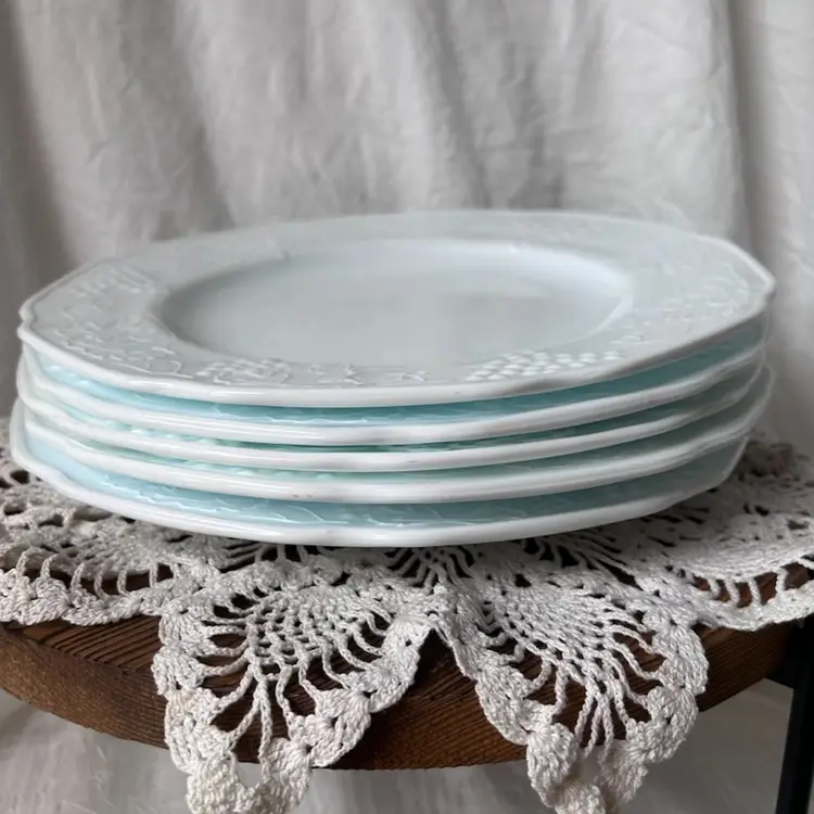 5 INDIANA GLASS CO MILK GLASS HARVEST GRAPE DINNER PLATES 1950s-60s