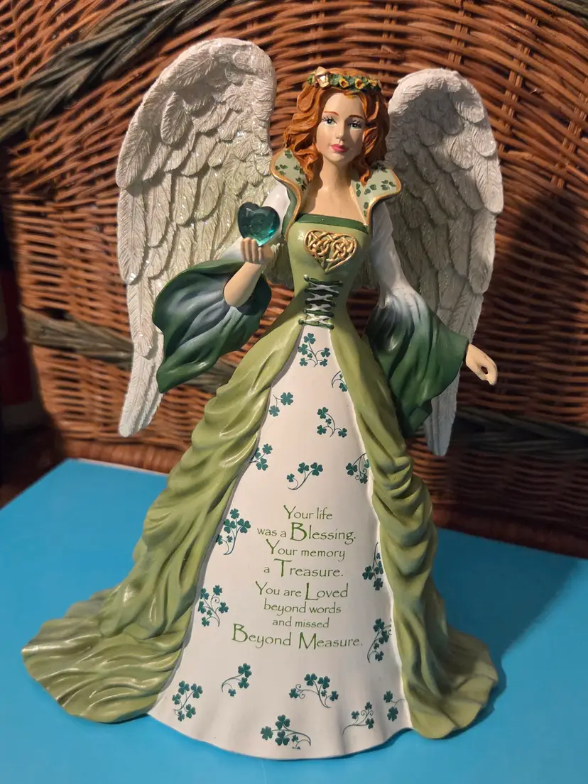 2018 Thomas Kinkade "A Love Beyond Measure" Figurine