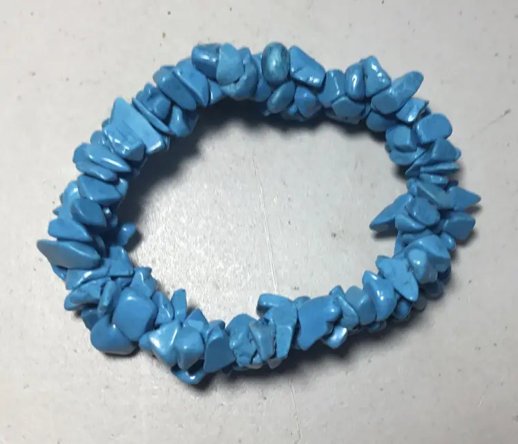 Spring/summer beach bracelet, Faux turquoise, small chips, great stretch
