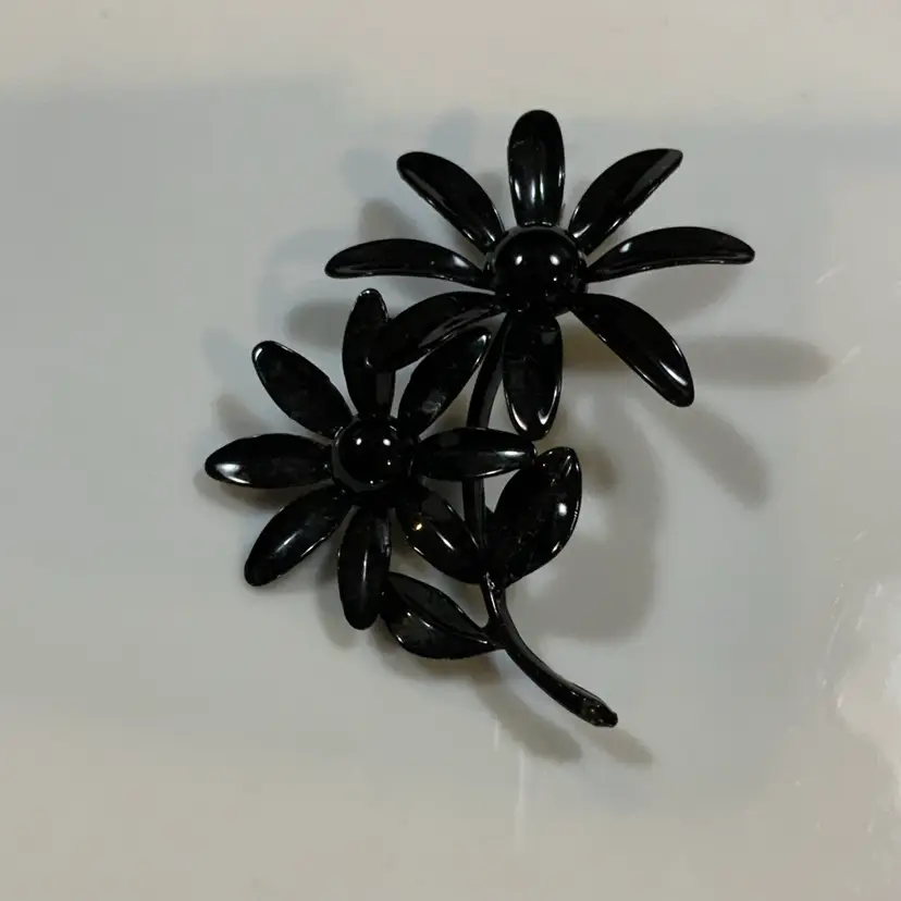 Brooch Pin Flowers Black Cluster #N-40