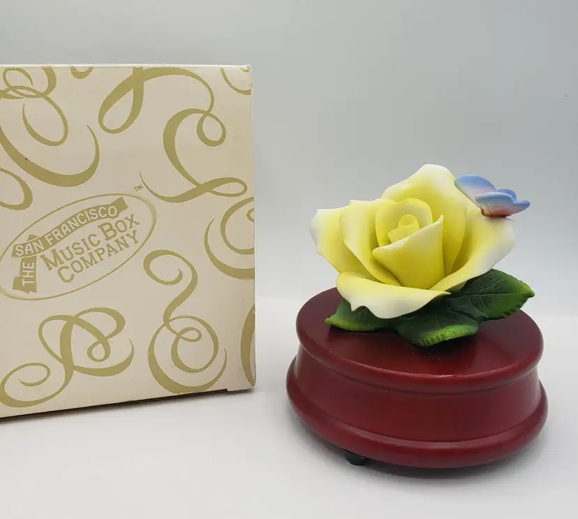 San Francisco Music Box Yellow Rose Capodimonte Style RARE "My Heart Will Go On". Beautiful porcelain rose on wooden base.