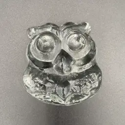 Clear glass owl Skruff by Lars Hellssten