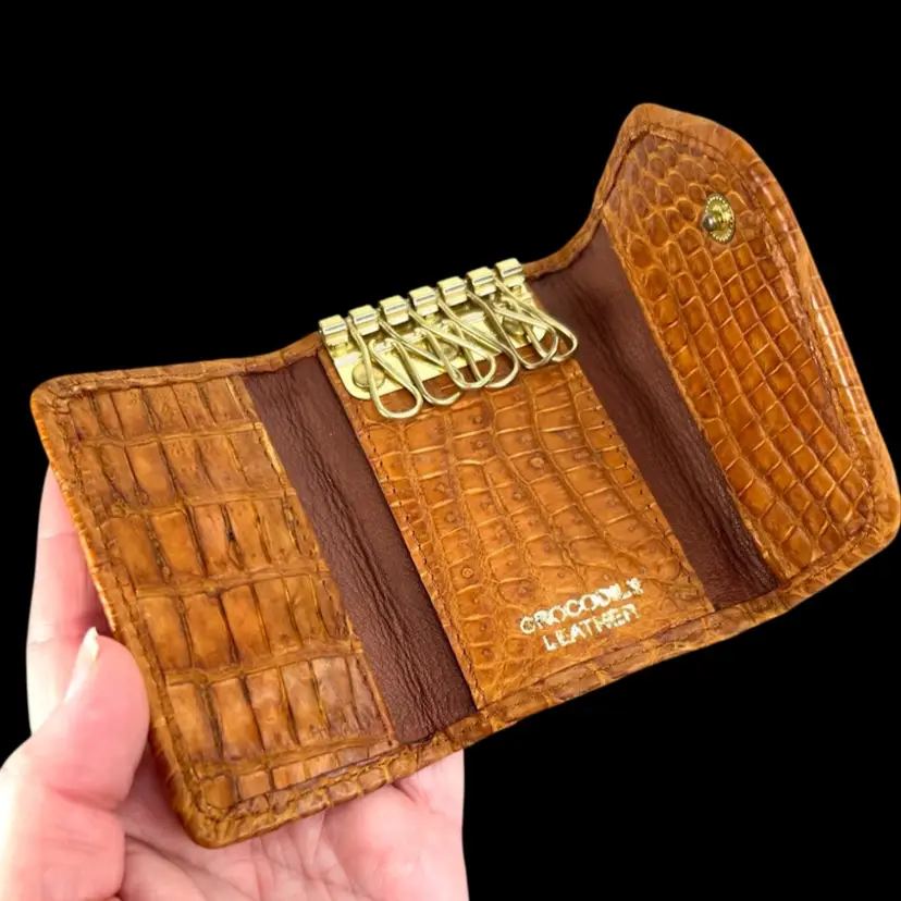 Brown Vintage Crocodile Leather Key Holder. Amiet Swiss Made Gold-tone Hardware. Fantastic Condition.