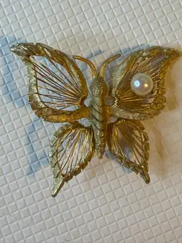 Over 2” Wire Mess Wire Butterfly W/ Faux Pearl