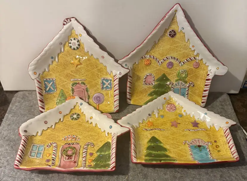 Set of 4 Gingerbread House Ceramic  Snack Plates in Box  #2970