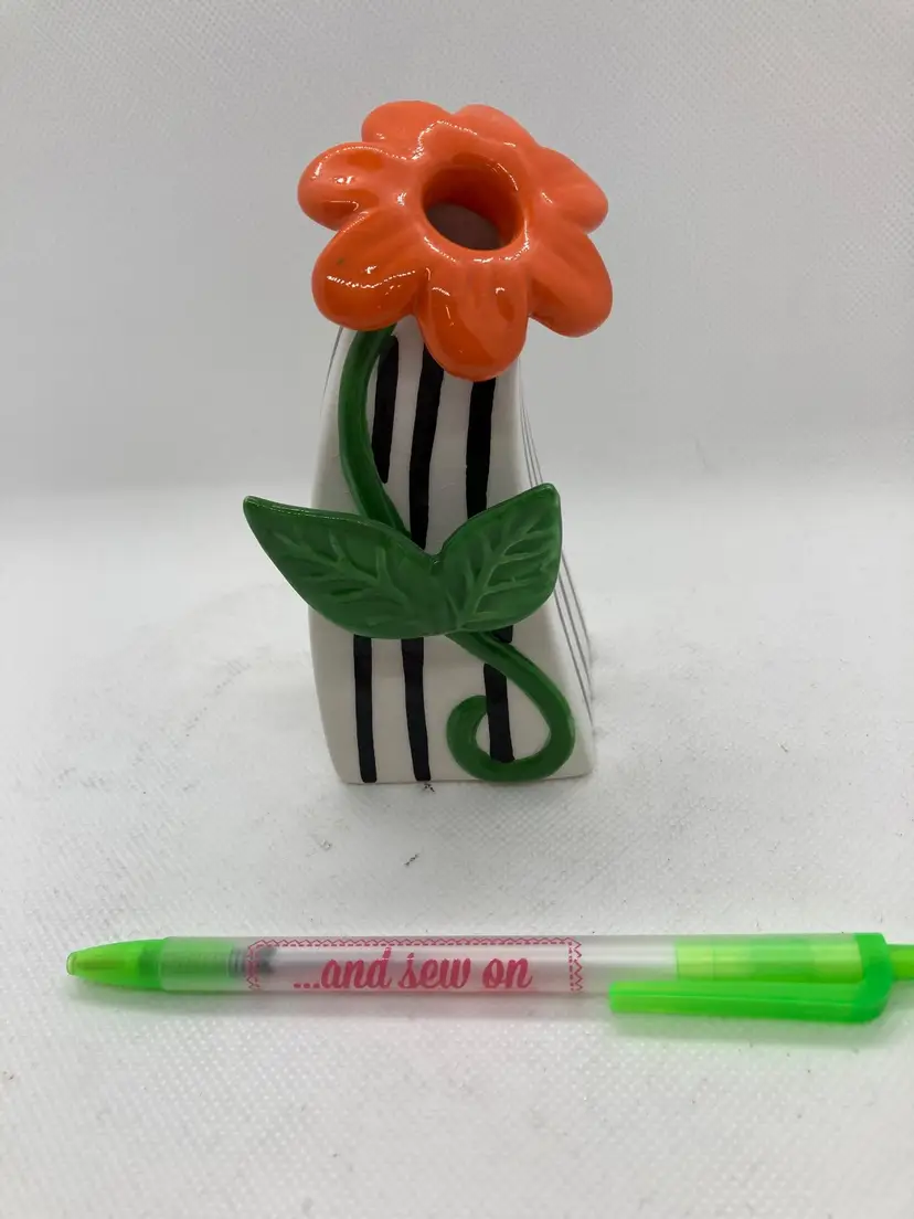 Carol Eldridge Quirky Flower Bud Vase Ceramic 3D
