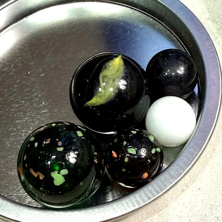 Black And white Marbles With 2 Shooters And White Marble Glows