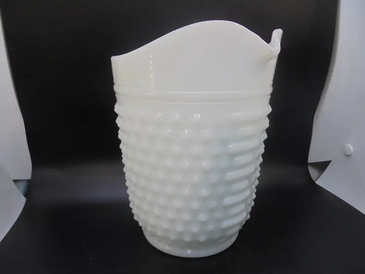 Anchor Hocking Milk Glass Hobnail 64oz Pitcher NO Chips or Cracks 8" tall