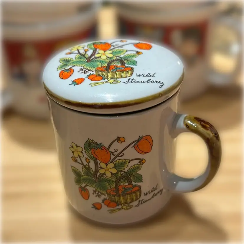 Vintage Wild Strawberry Mug With Lid
