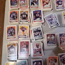 Large Lot Sports Cards Mostly Football A Few Basketball Hockey Over 1500.