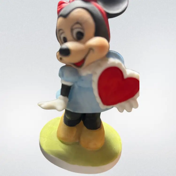 Minnie Mouse Matte Finish Valentine Ceramic Figure