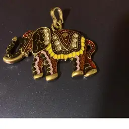 Beautiful Elephant Pendant With Rhinestones