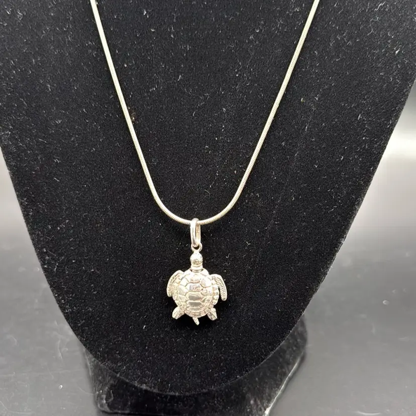 880 Silver Articulated (moving) Sea Turtle On Sterling 18” Chain