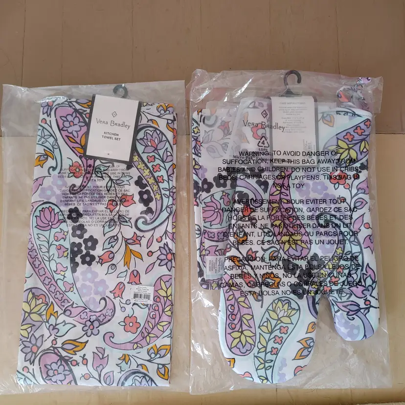 Vera Bradley kitchen towel, oven mitt. New.
