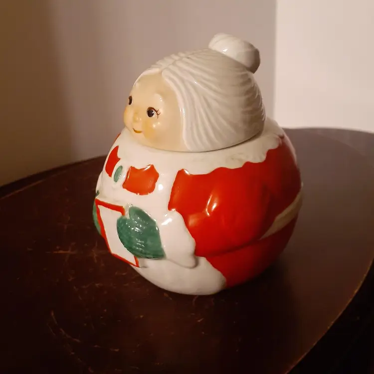 Santa And Mrs. Claus Sugar And Creamer Set