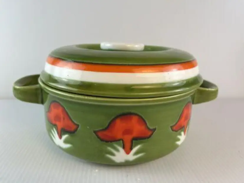 Georges Briard Crock Double Handles Avocado Green Mushrooms 1.5 QT