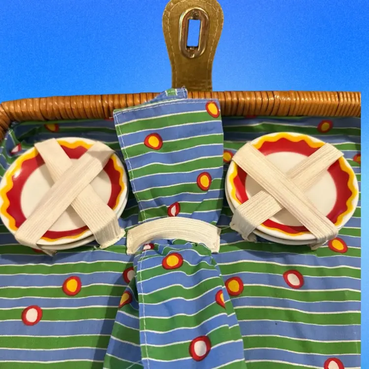 Children’s Wicker Picnic Basket With Teapot Cups Plates Sugar Creamer Tablecloth Great Lil’ Girl Gift 🎁