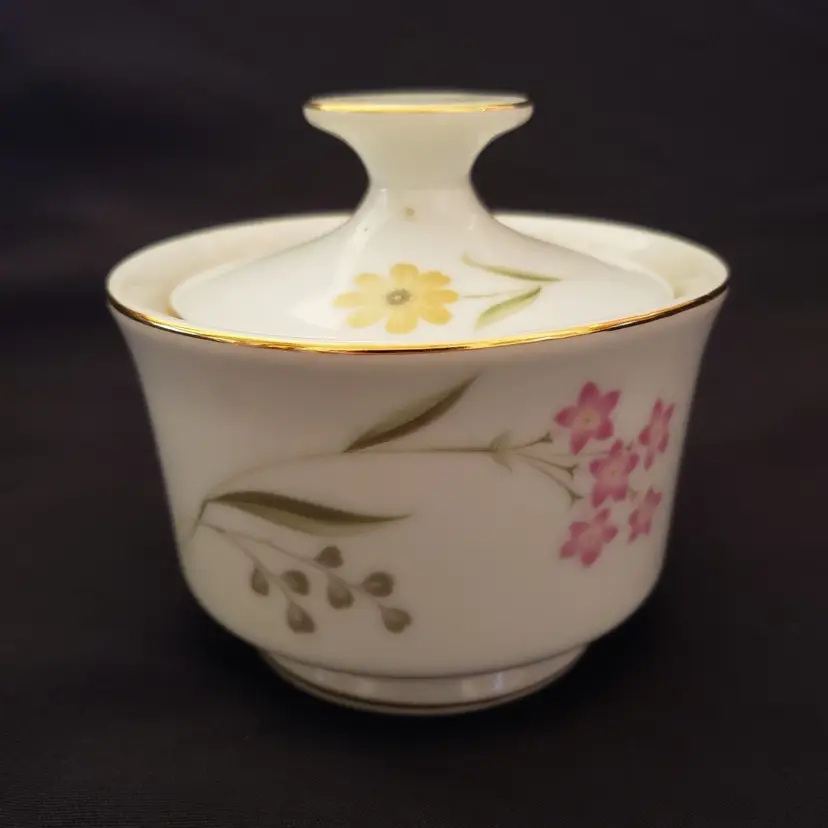 Mikasa COUTURE COLLECTION Fine Porcelain Covered Trinket Box Jewelry Box 3 1/2"