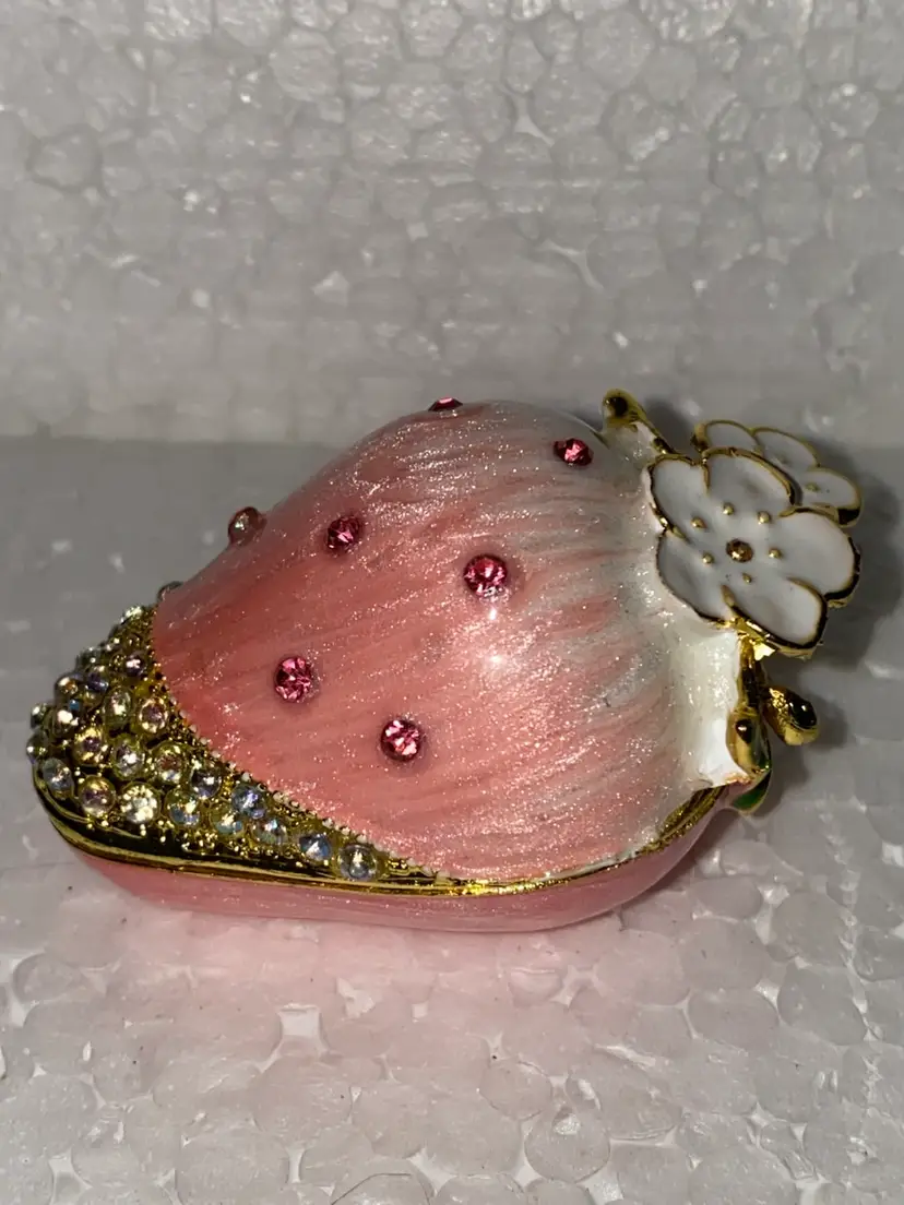 New Old Stock Pink Strawberry 🍓 Trinket Box