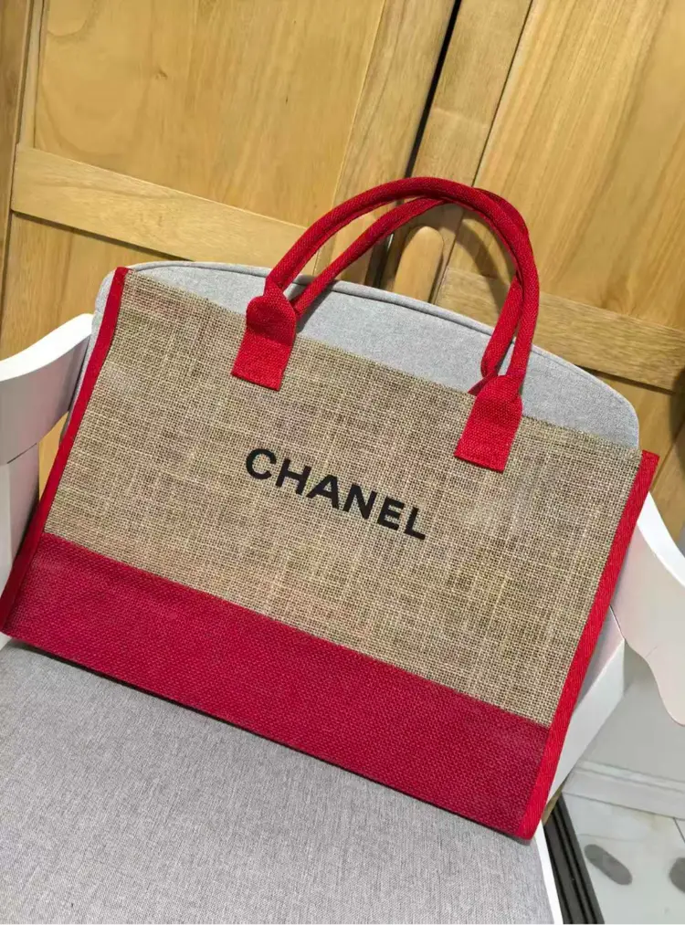 #07 - GWP/VIP CHANEL BEIGE/RED STRAW TOTE