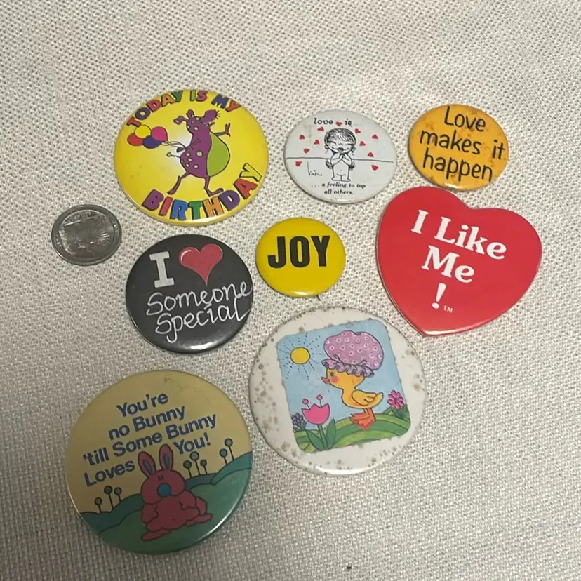 Vintage Pins Love Theme