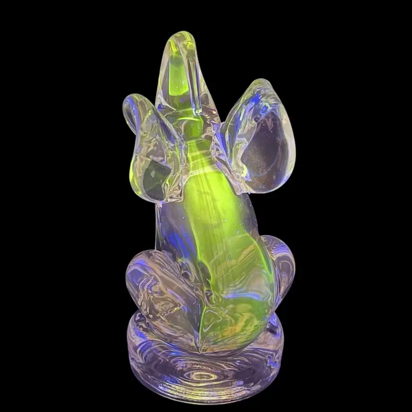 Art Glass Elephant Paperweight 6” Trunk Up Amethyst Center Glows Read
6-1/8” T x 2-3/4” W.