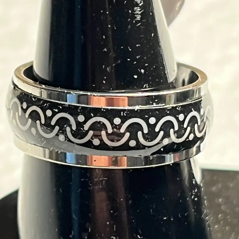 Stainless Steel Ring As Pictured Size 6