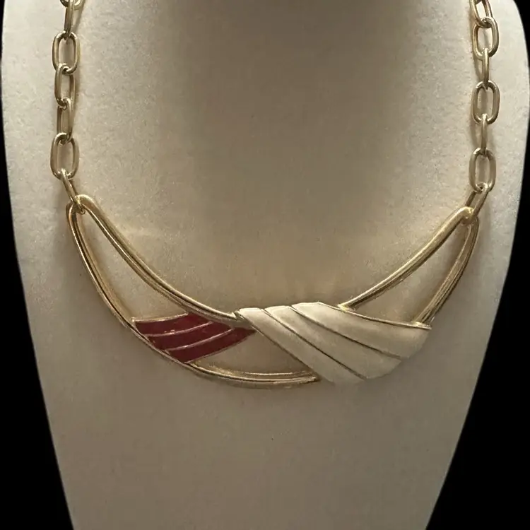 ✨Gorgeous Vintage Monet Enameled Bib Or Collar Pendant Hook Necklace✨