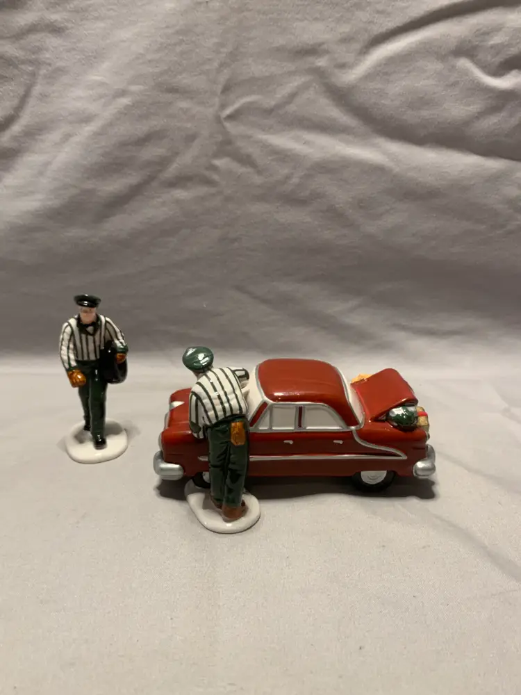 The Department 56 Snow Village Service With A Smile #54865 Christmas