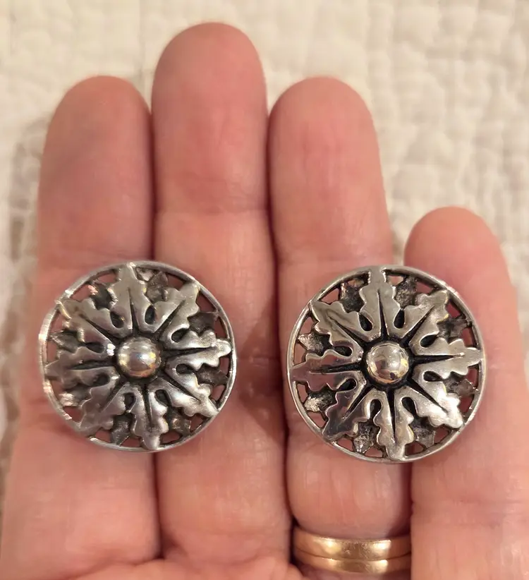 Vintage Sterling Silver Circular Starburst Clip On Earrings