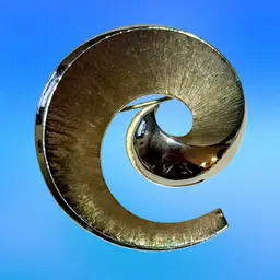 Vintage Crown Trifari Swirl Goldtone Brooch [1950s] (KK)