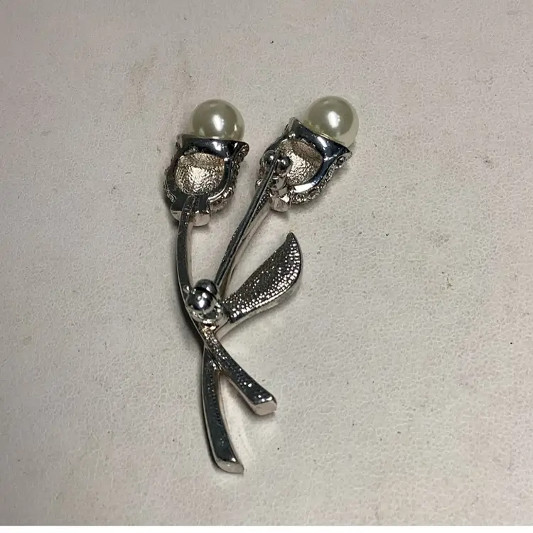 Faux Pearl & Rhinestone Brooch2”