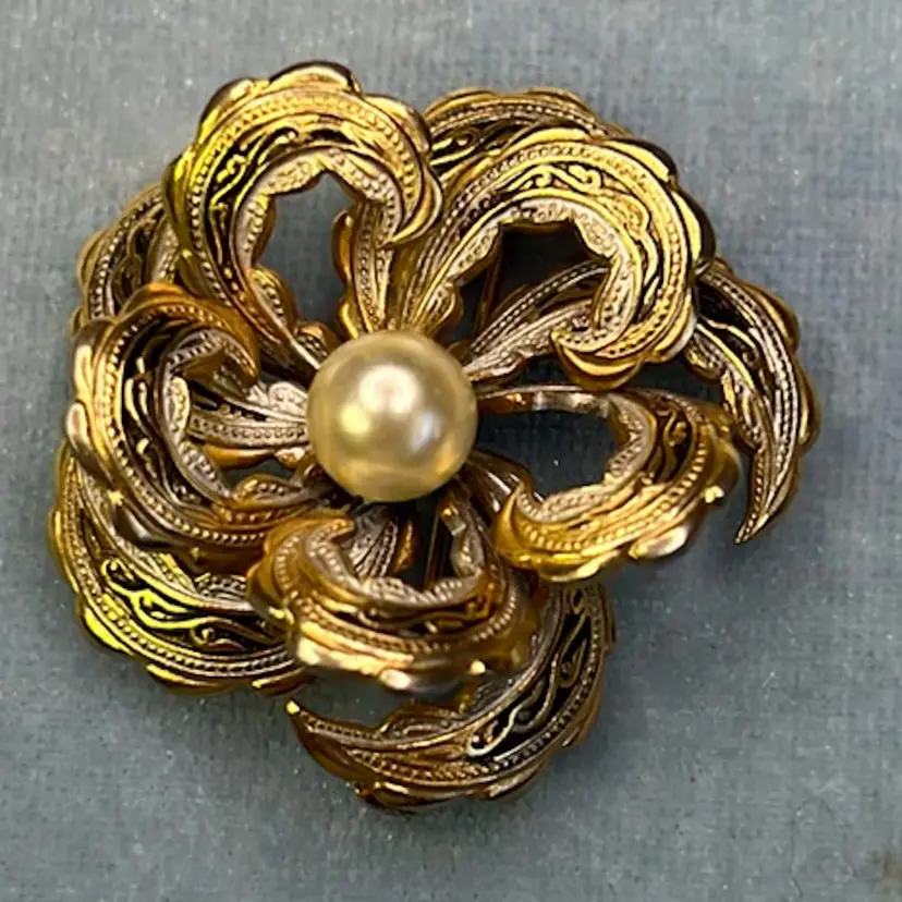 Vintage Damascene Flower Pearl Brooch 1.5β Across