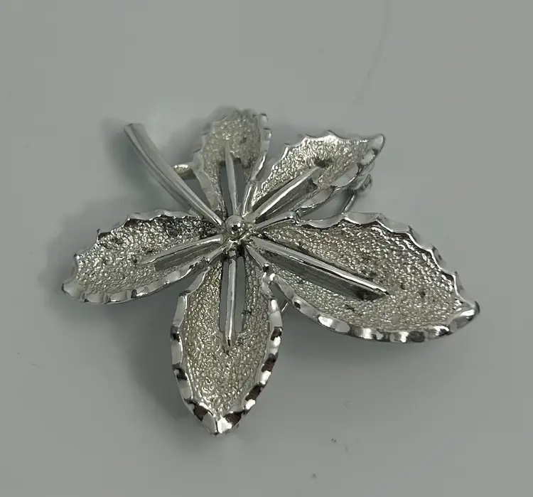 Vintage Sarah Coventry Signed Silver Tone Textured Leaves Brooch Pin