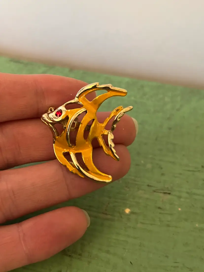 Vintage Fish Brooch. 1980s Gold Tone with Yellow Accents. Rhinestone Eye. Costume Jewelry.