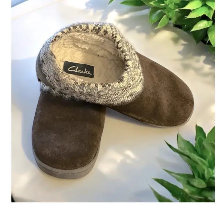 CLARKS Women's Knit Scuff Slipper brown Size 8
