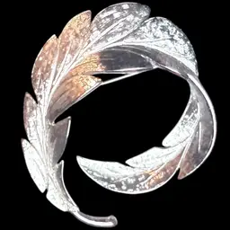 #0004 Vintage Large Monet Signed Feather Leaf Silver Tone Brooch Pin Jewelry