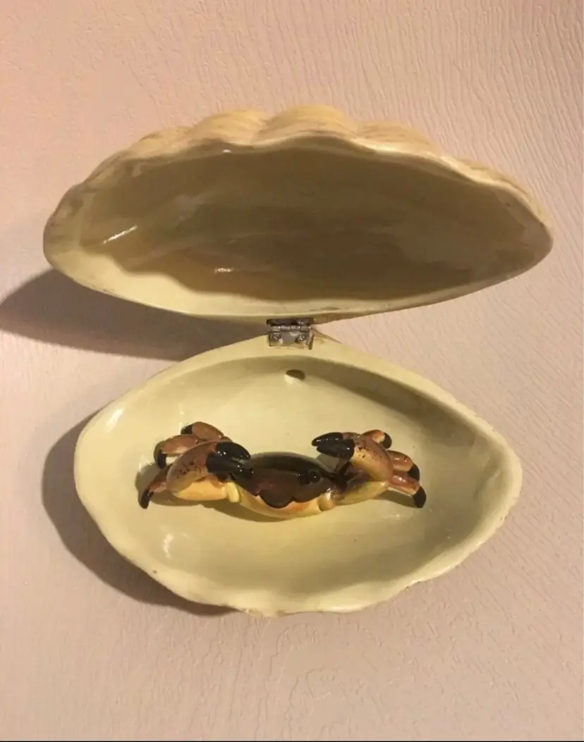 Unique Happy Crab in Clam Shell Decoration Figurine