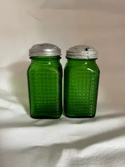 Owens Illinois Green Depression Glass Salt & Pepper Shaker Waffle Hoosier 1930’s
