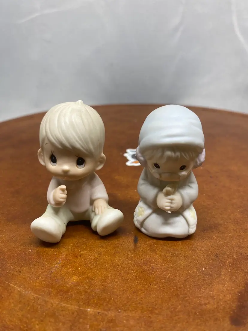 Pair Of Small Precious Moments Figurines