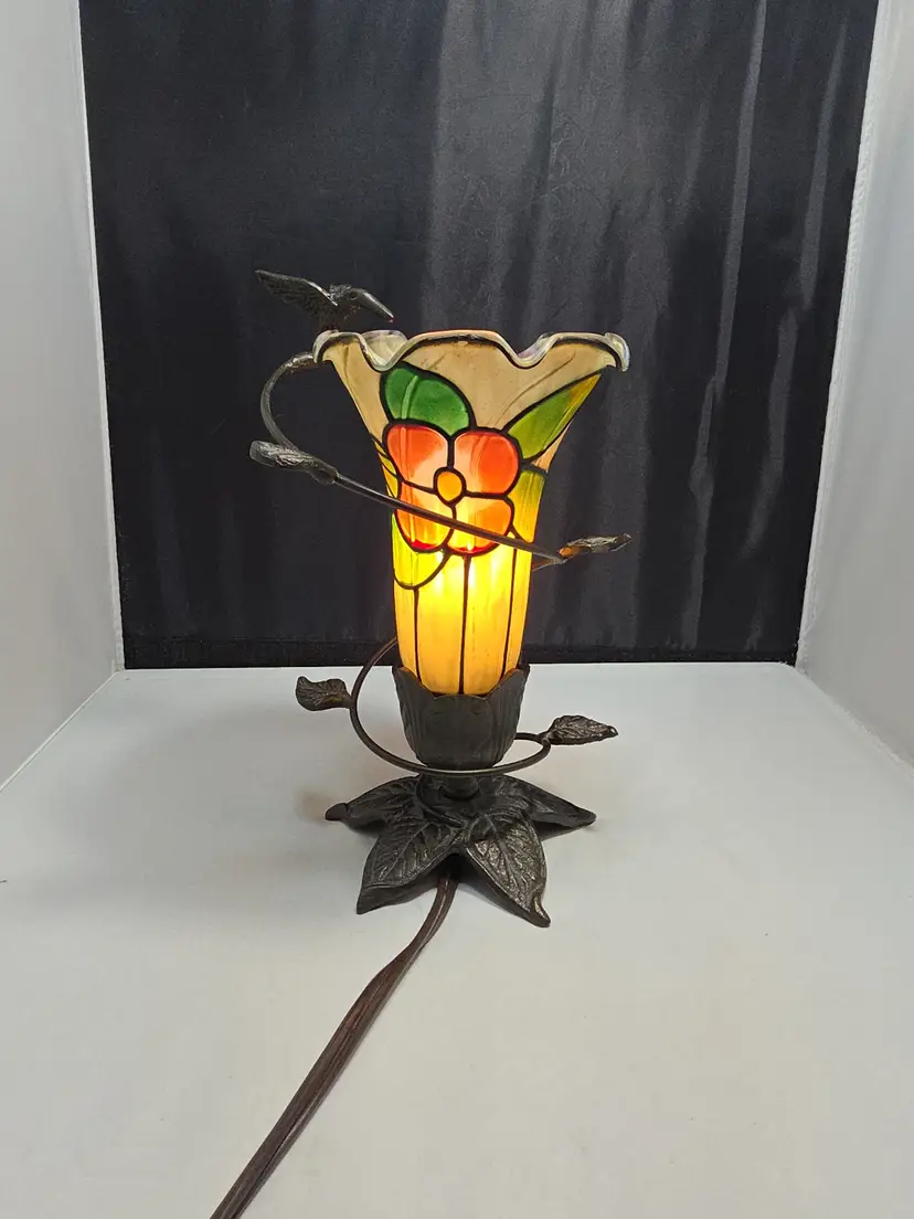 Vintage Hummingbird Stained Glass Brass  Lamp Tested/ Works (DR)