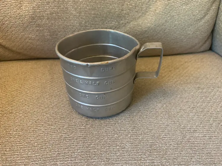 008 Vintage Aluminum Measuring Cup