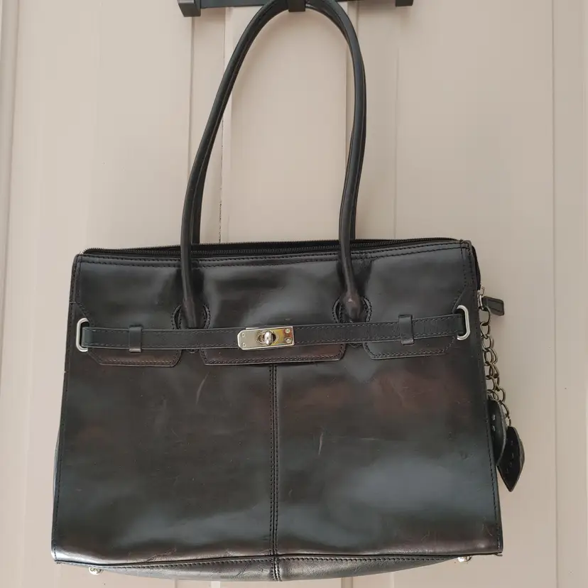 Wilson Leather black purse.