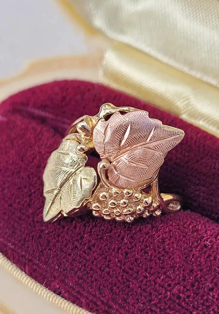 Vintage 10k Black Hills Gold Yellow & Rose Gold Leaf Band Ring Size 6.5 - 4g