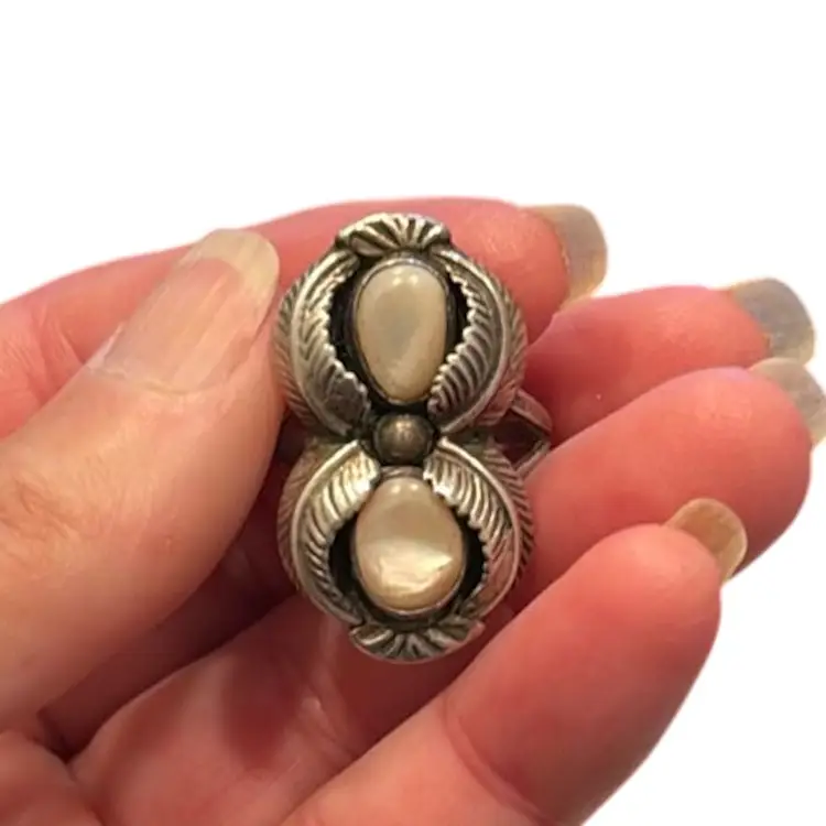 Vintage Sterling Silver Native American Mother of Pearl Feather Motif Ring Size 5.25, 6.6g